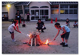 ７月　年長組　お泊り会　キャンプファイヤー